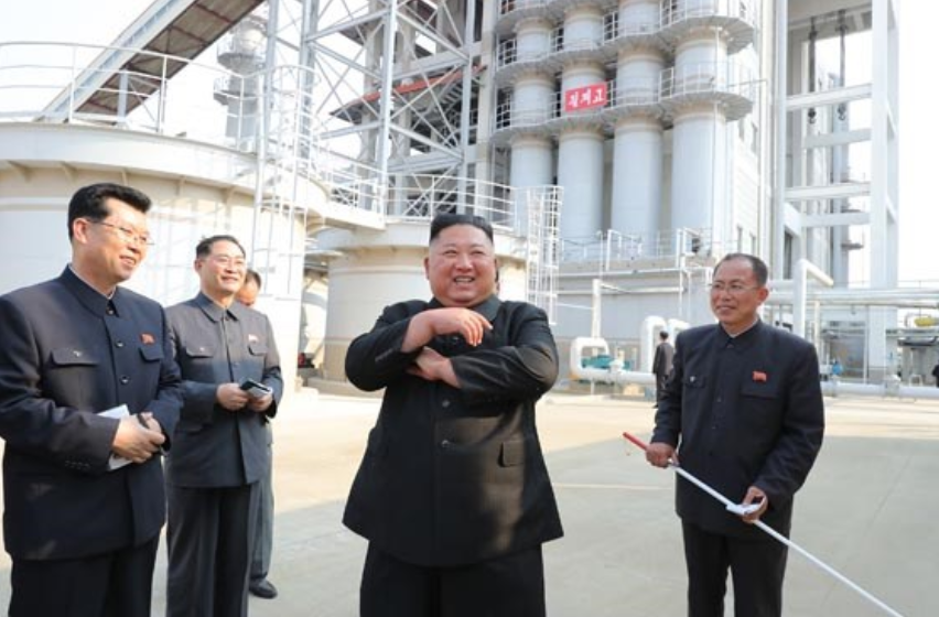 【2020.05.01】金正恩勞動節當天出席順天磷肥工廠竣工典禮，比起之前顯得瘦了許多。 圖：取自北韓勞動新聞網頁rodong.rep.kp