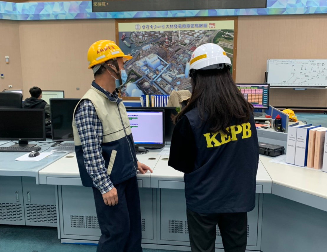 高市環保局前往大林電廠控制室稽查情形。