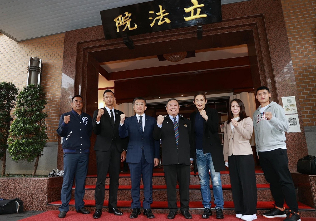 蔡其昌領軍拜會立法院黨團爭取「運動產業發展條例」修法。 圖：新頭殼資料照
