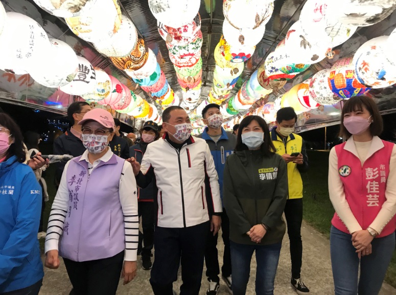 侯友宜表示，2022新北燈會開幕以來廣受民眾支持，新北燈會倒數最後三天，歡迎大家把握機會來賞燈。 圖：新北市民政局提供