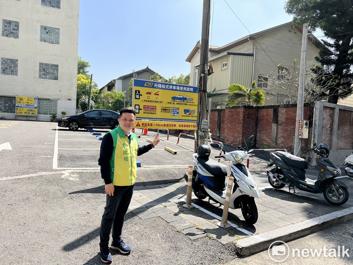 台南市議員李啟維建議台南市政府把位於忠義路財稅局南邊停車場（原台南工業職業學校宿舍），為228事件延續的白色恐怖鄭海樹案犧牲之有志之士設立紀念館、紀念碑或紀念遺址。 圖：黃博郎／攝