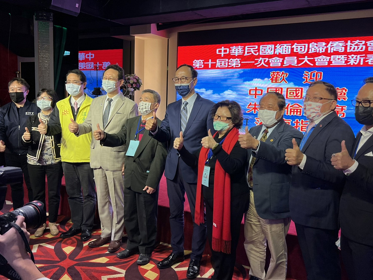國民黨主席朱立倫（圖中）出席緬甸歸僑協會春節團拜。 圖：國民黨文傳會/提供