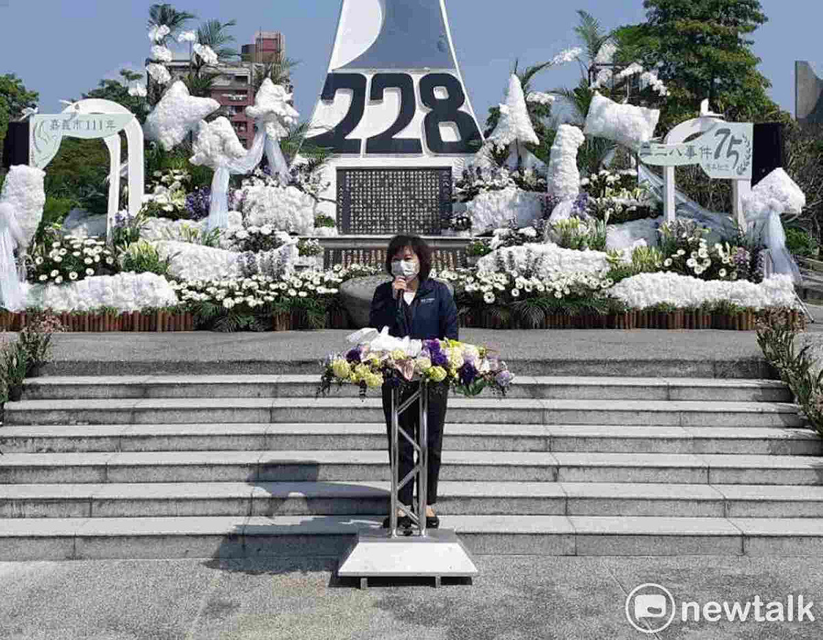 嘉義市長黃敏惠出席228追思紀念會，表示希望藉由追思會撫平家屬的傷痛。 圖：蔡坤龍/攝