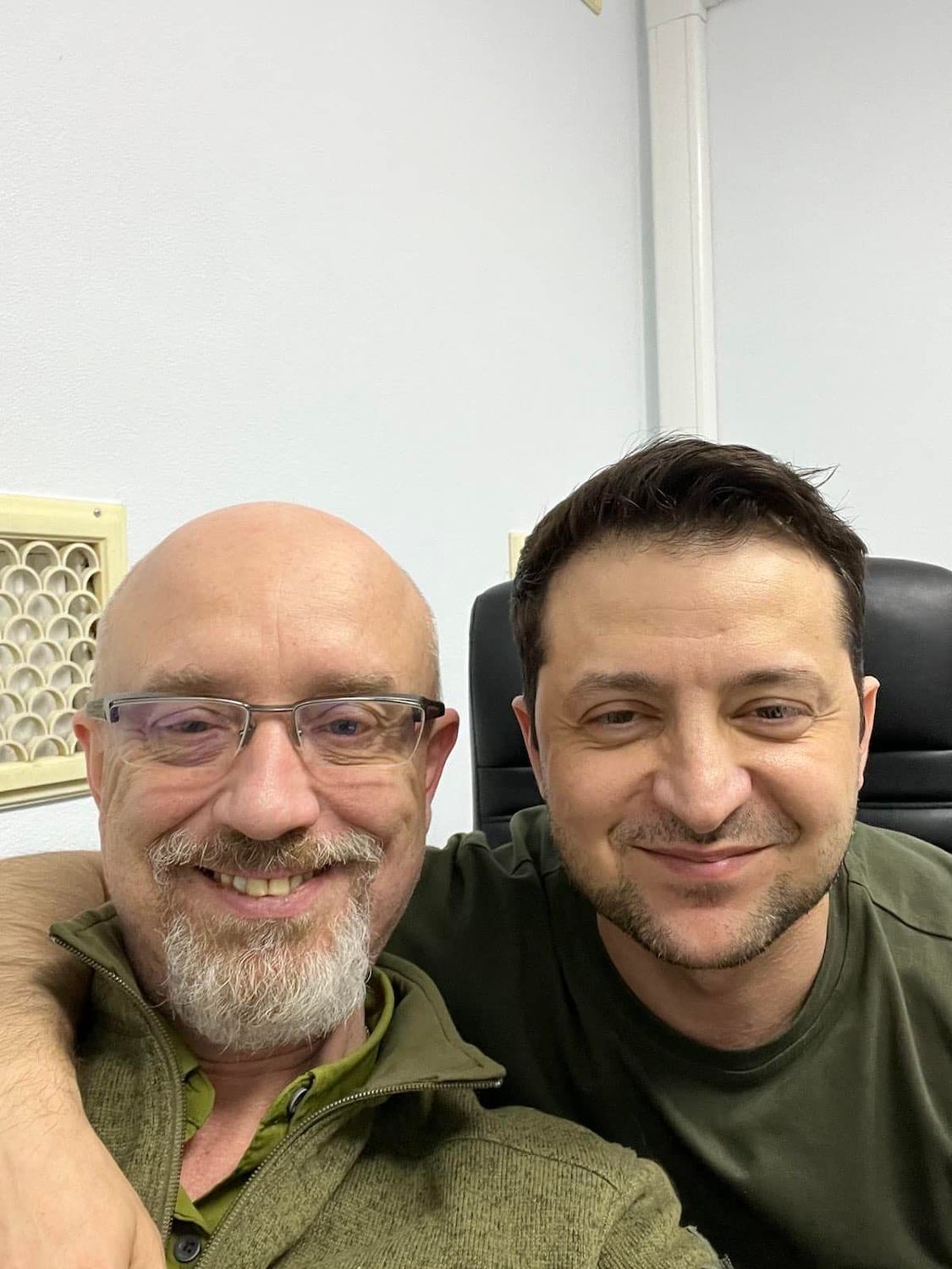 烏克蘭國防部長列茲尼科夫（Oleksii Reznikov）與總統澤連斯基。 圖:Резніков Олексій臉書