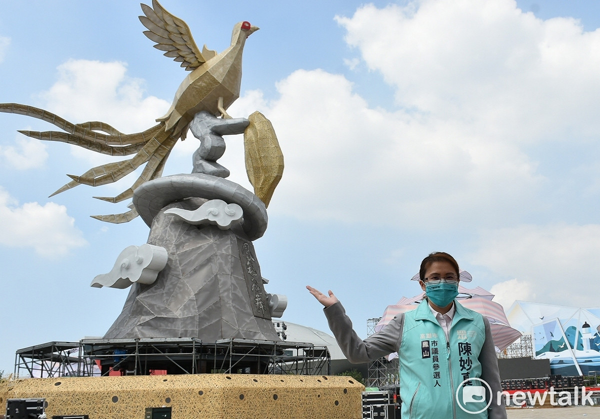 陳妙真建議保留「鳳彩飛舞」的主燈作為鳳山新地標 圖：孫家銘攝