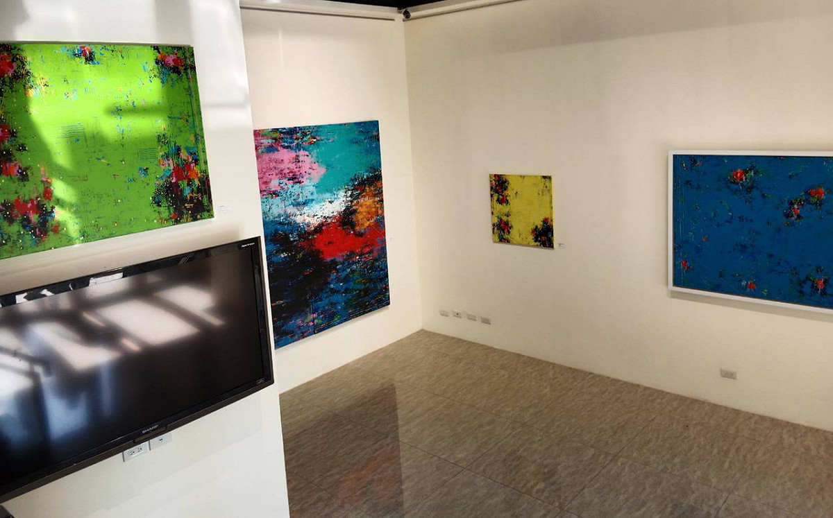 賴新龍花開浮金《藏金系列2022》個展在高雄臻藝術展出。 圖：孫家銘攝