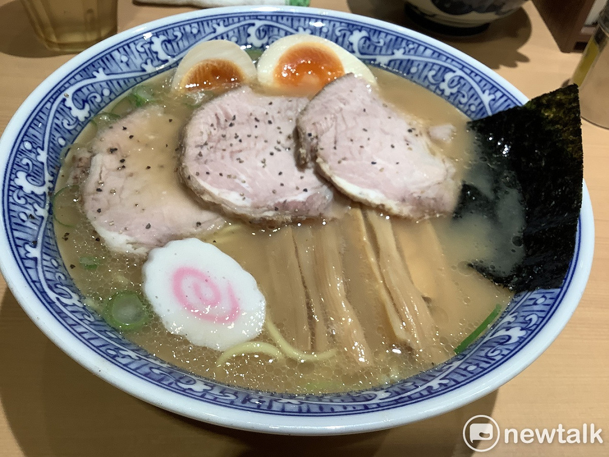 曾票選第一名也是米其林店的名店「青葉」也早早接受泡麵化，雖然還是本店原味最佳，但該店知名度也全國化，關東地區開了多家分店。 圖：劉黎兒攝
