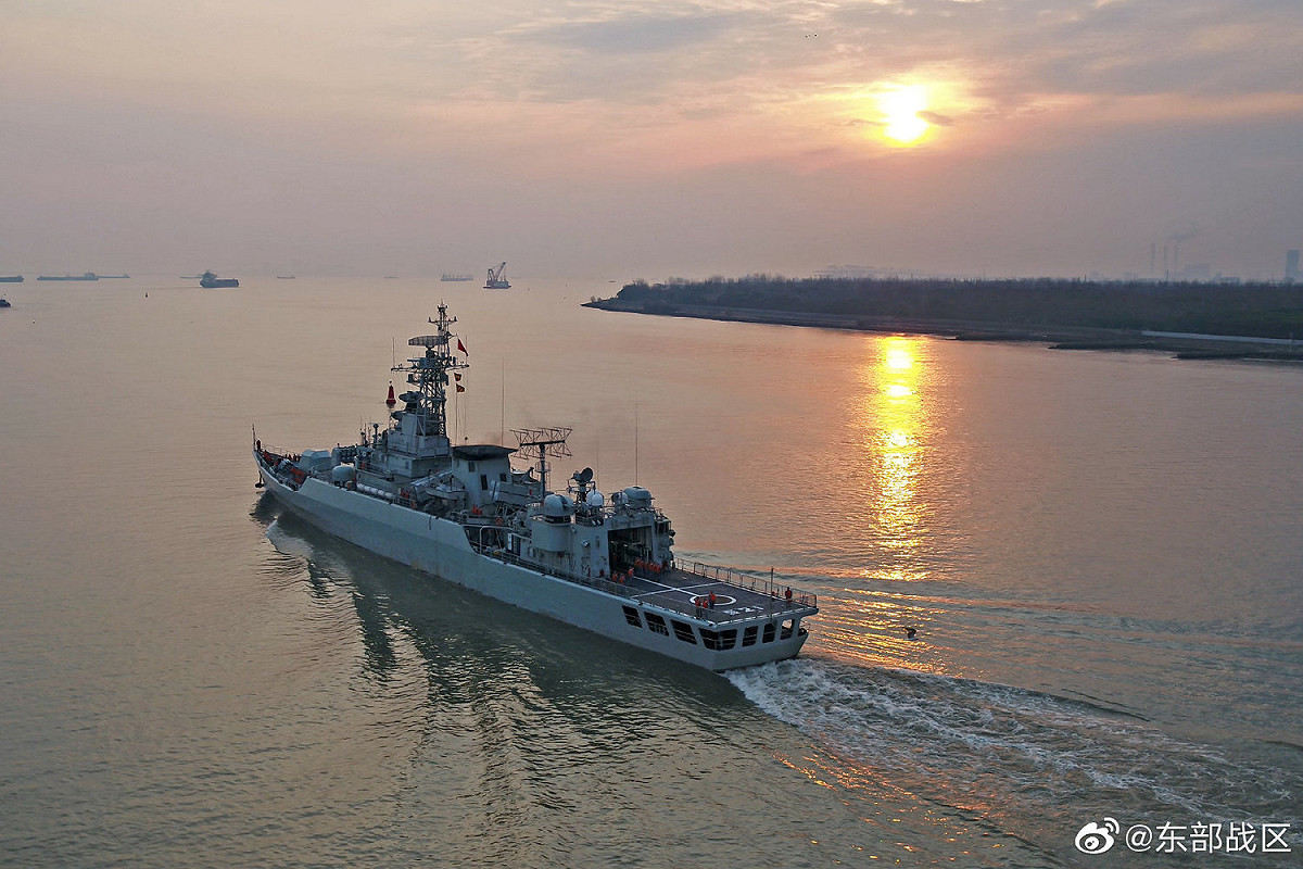 解放軍東部戰區護衛艦支隊出海操演。 圖：翻攝東部戰區微博