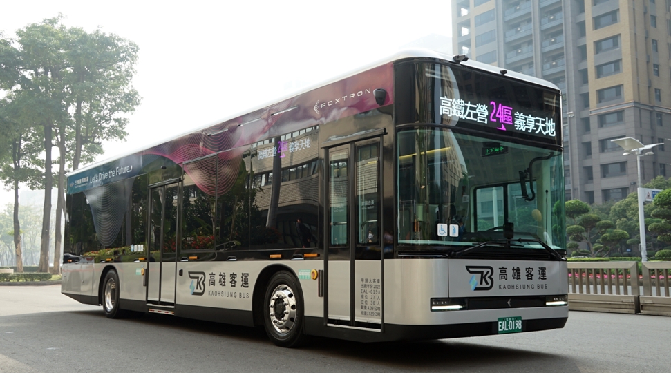 鴻海首部電巴MODEL T。 圖：高雄市政府提供（資料照）