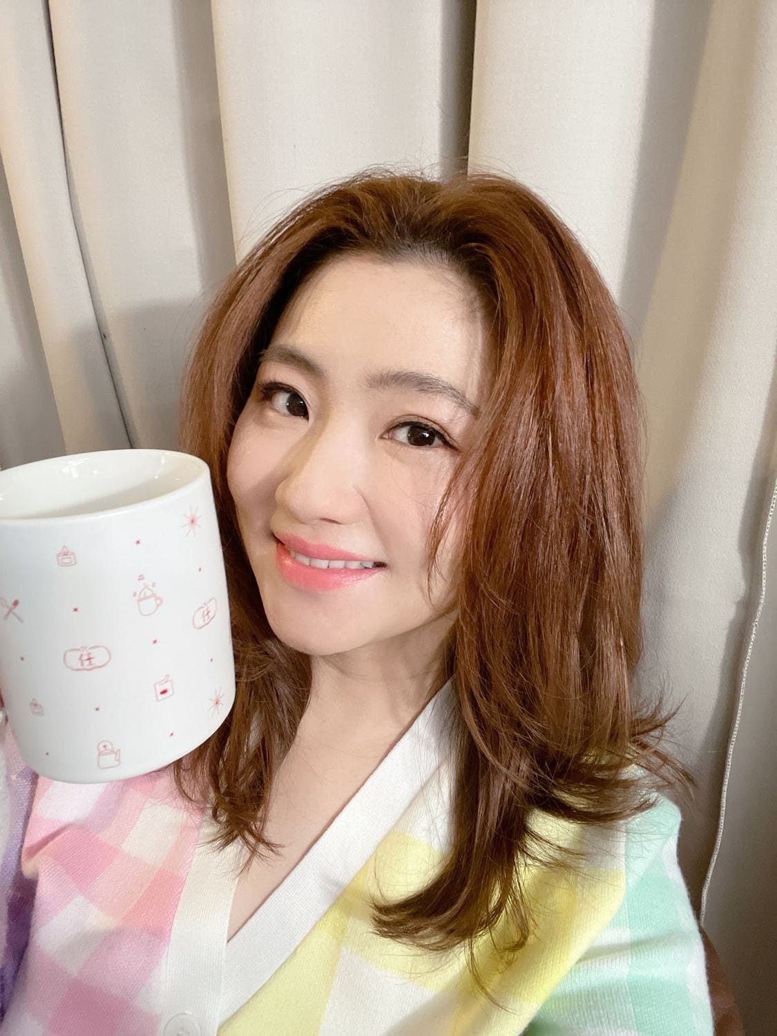 女星Selina在社群平台上發文大方認愛，吸引十多萬人按讚，藝人好友們也送上祝福。 圖：翻攝自任家萱 Selina臉書