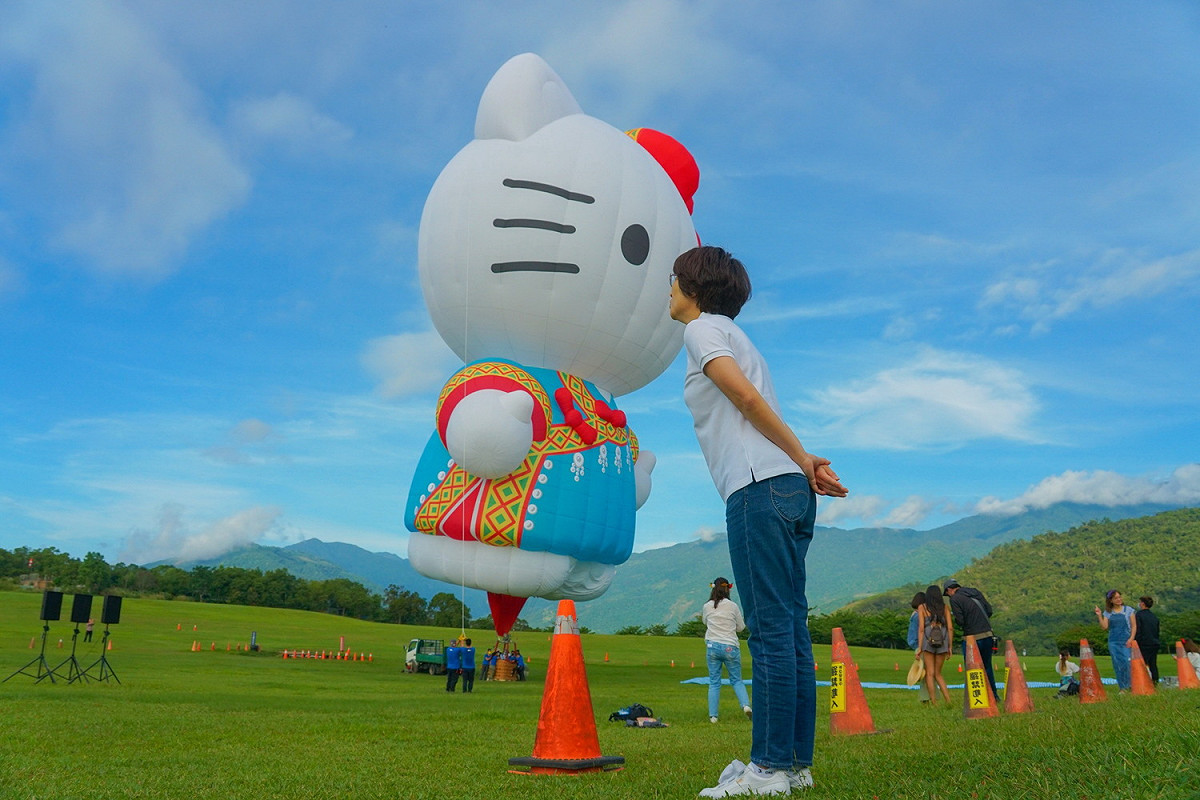 台灣國際熱氣球嘉年華「 HELLO KITTY 」造型熱氣球。 圖：台東縣政府交觀處 / 提供