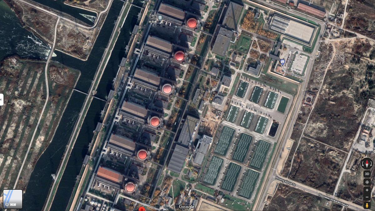 俄國襲擊了烏克蘭的札波羅熱核電廠。衛星照中可清楚看到核電廠的6座核反應爐。 圖 : 翻攝自Google Map（資料照）
