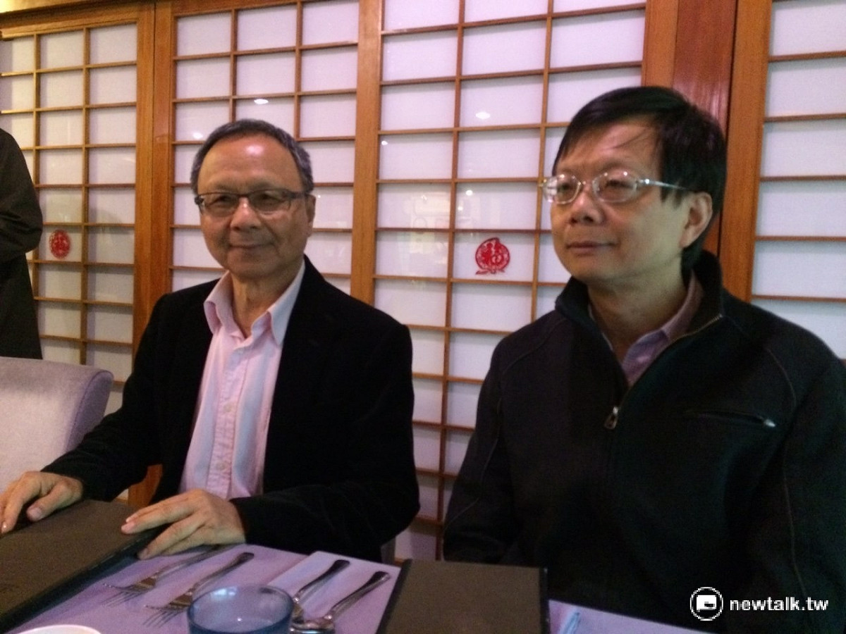 前教育部長杜正勝與前教育部主秘莊國榮11日下午出席媒體茶敘。 圖：符芳碩/攝