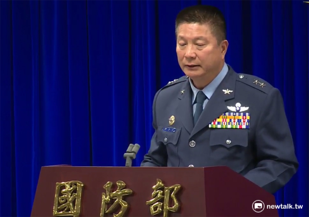 針對為何民眾簽自願搜索同意書時沒錄影，國防部說，因為雙方之前談的很愉快，所以車上沒交談，道路又暗。 圖：翁嫆琄/攝