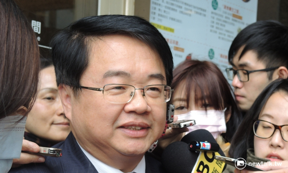 民進黨團幹事長吳秉叡22日表示，政院同意兆豐案的相關帳戶及匯款資料將於秘密會議中公布，「參與委員若對外透露，將自行負責」。 圖：新頭殼資料照片