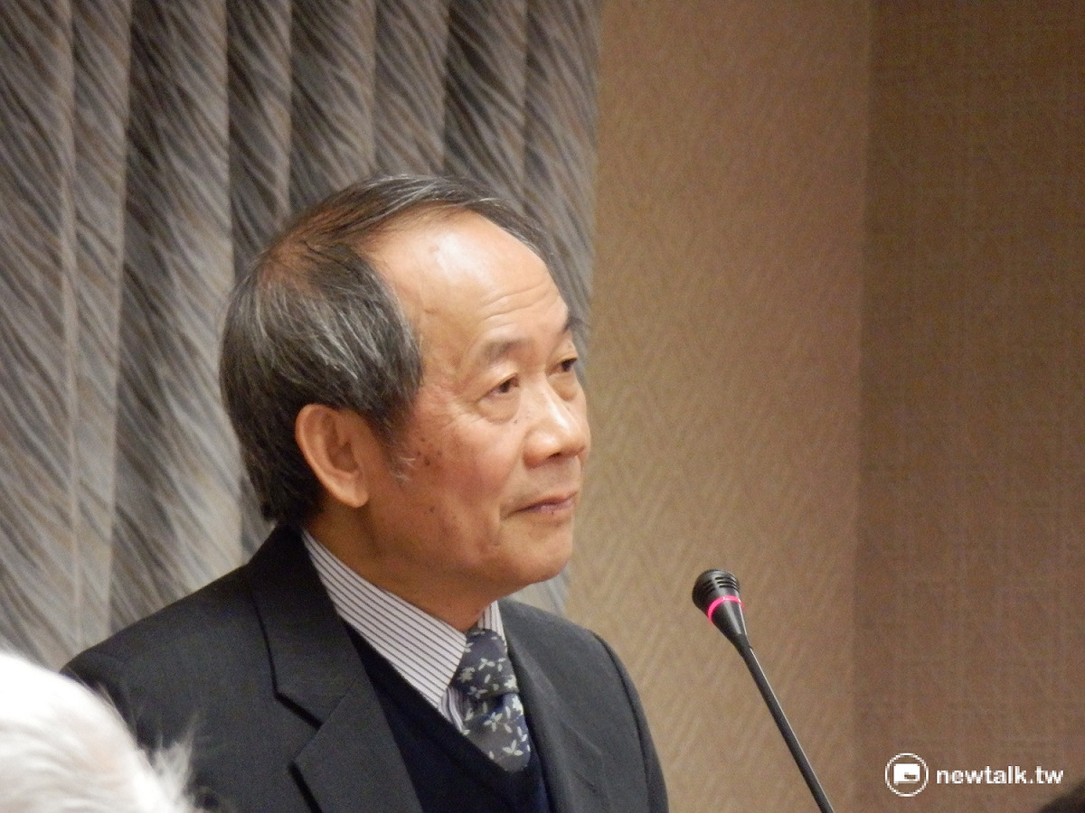 中選會主委劉義周16日說，對於是否廢止對割闌尾宣傳罷免的裁罰，他會提案討論。 圖：符芳碩/攝