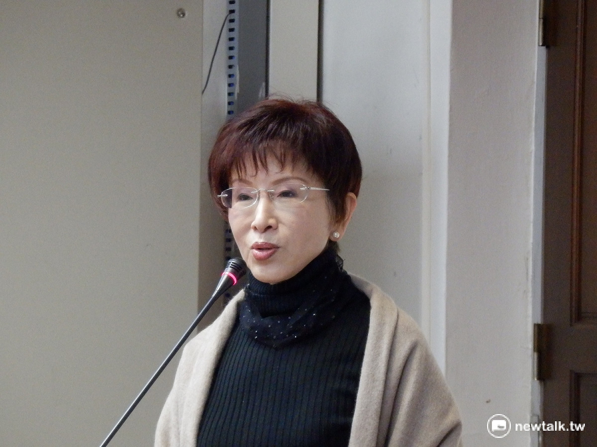 國民黨主席候選人洪秀柱18日說，各級黨務主管直選茲事體大，應該先討論。 圖：符芳碩/攝