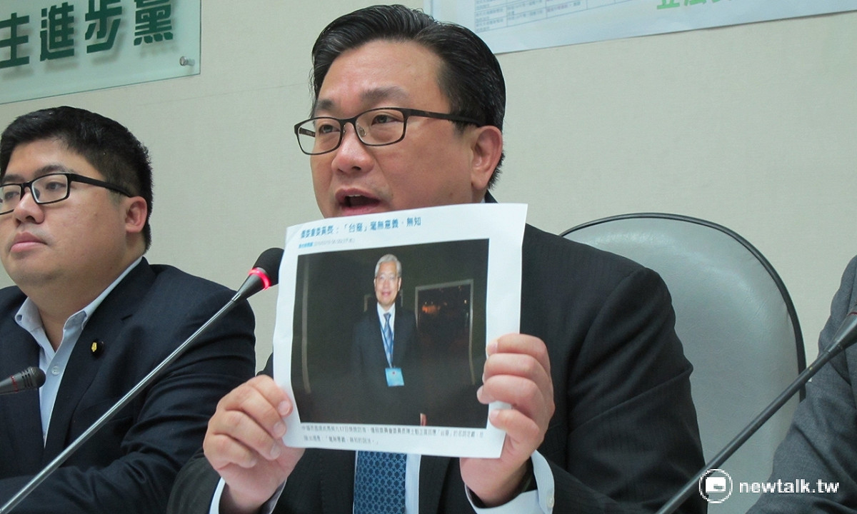民進黨立委王定宇23日要求僑委會委員長陳士魁為批評「台裔」等不當發言道歉。 圖：林朝億/攝