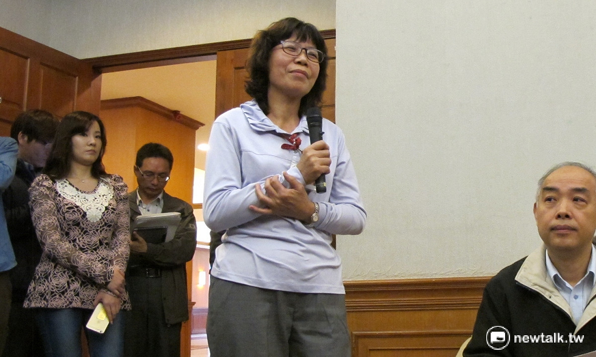 第一線主管的公路總局台北區監理所課長王梅香23日說，上週二（15日）就接獲民眾電話查詢，發現誤寄汽燃稅處分書。 圖：林朝億/攝