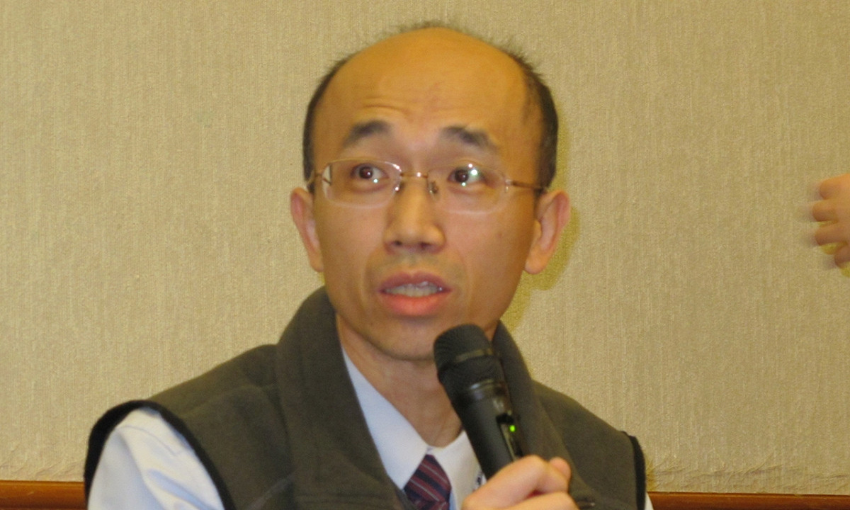 交通部路政司科長朱大慶23日出席民進黨立委羅致政記者會時表示，汽車燃料使用稅採隨油徵收將可能造成免徵油品流用。 圖：林朝億/攝