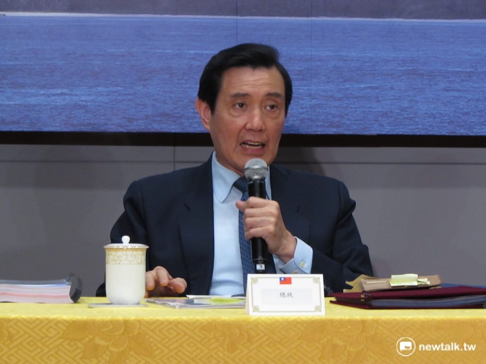 總統馬英九8日上午出席外交部「南海議題及南海和平倡議」講習會，重申太平島是島非礁，並化身老師，隨堂抽考外交部官員關於太平島與南海議題的知識。 圖：新頭殼資料照片