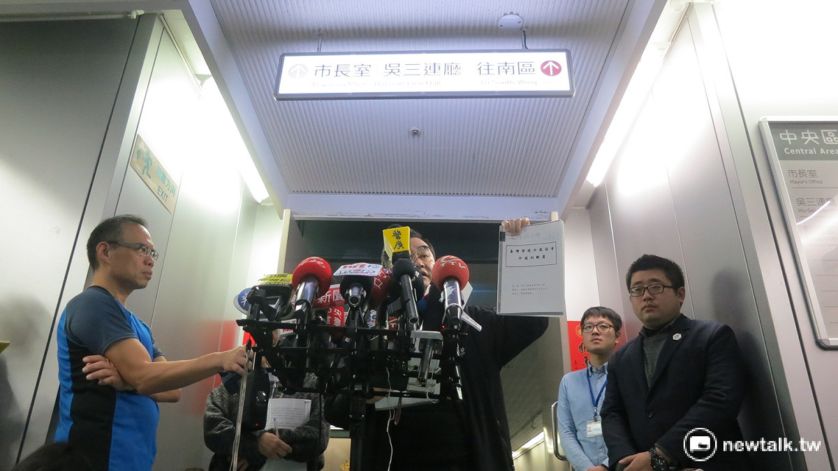 針對大巨蛋工期展延判決，台北市副市長鄧家基痛批遠雄不敢公開判決書，「司馬昭之心，昭然若揭」！ 圖：呂佳峻/攝