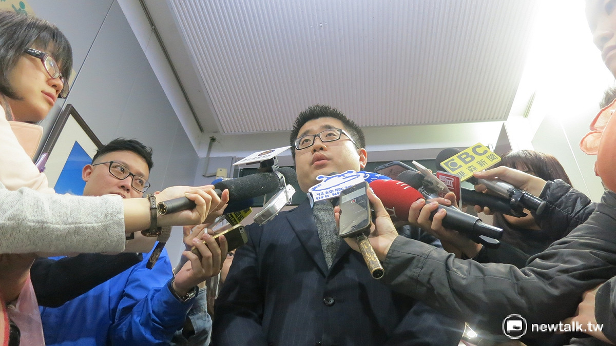 針對議員批評台北市長柯文哲出訪費用過高一事，市府發言人林鶴明24日回應，此比較基準不同，是過度比較，也扭曲事實。 圖：呂佳峻/攝