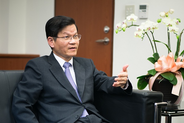 中研院院長翁啟惠（圖）的女兒翁郁琇被《壹週刊》爆料曾擁有3000張浩鼎股票。 圖：翻攝唐講官網