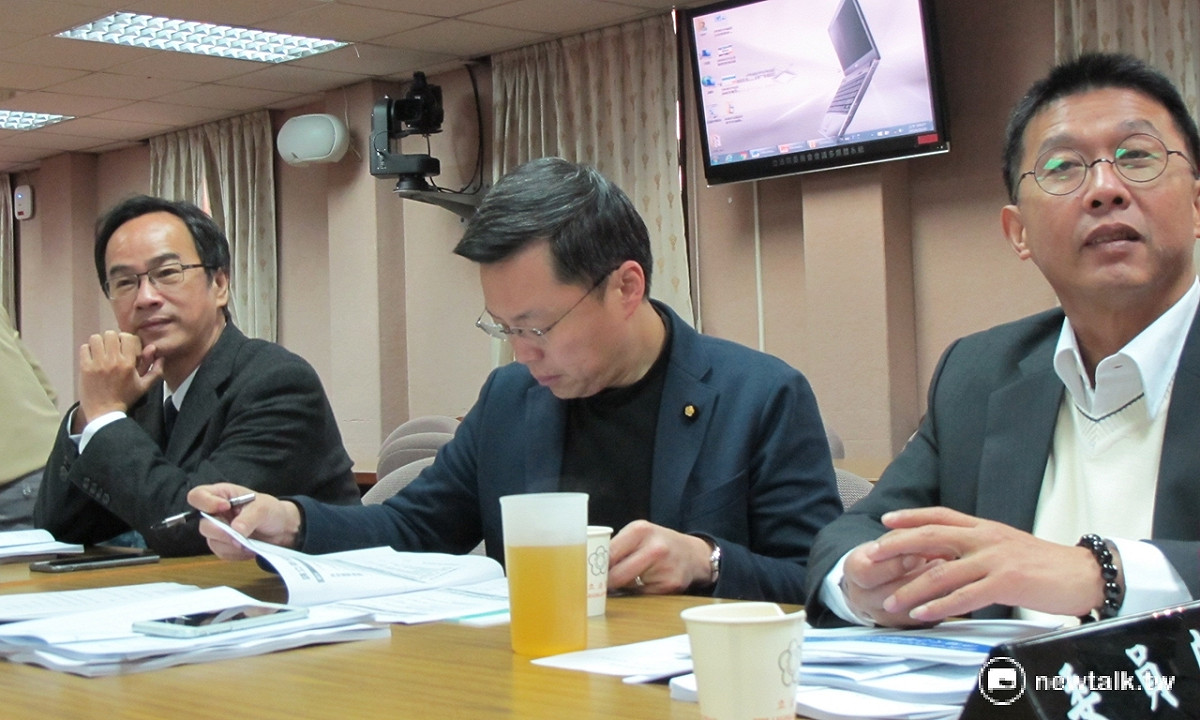 高雄市選區的立委25日出席陳菊市長邀請的會議。 圖：林朝億/攝