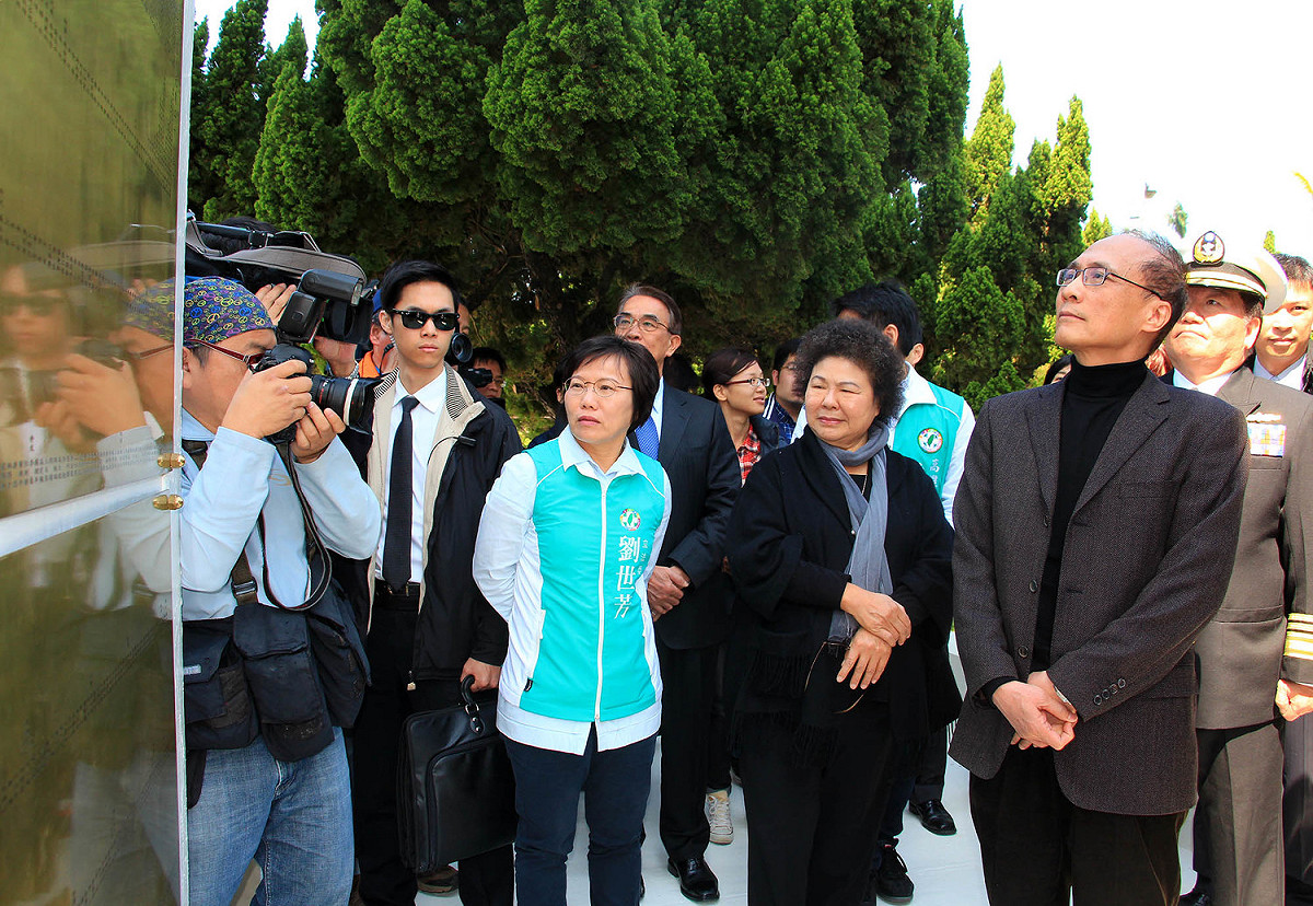 出身眷村的準行政院長林全27日應高雄市長陳菊之邀，回老家高雄左營自治新村參加「高雄市2016眷村子弟回娘家活動」。 圖：高雄市政府提供