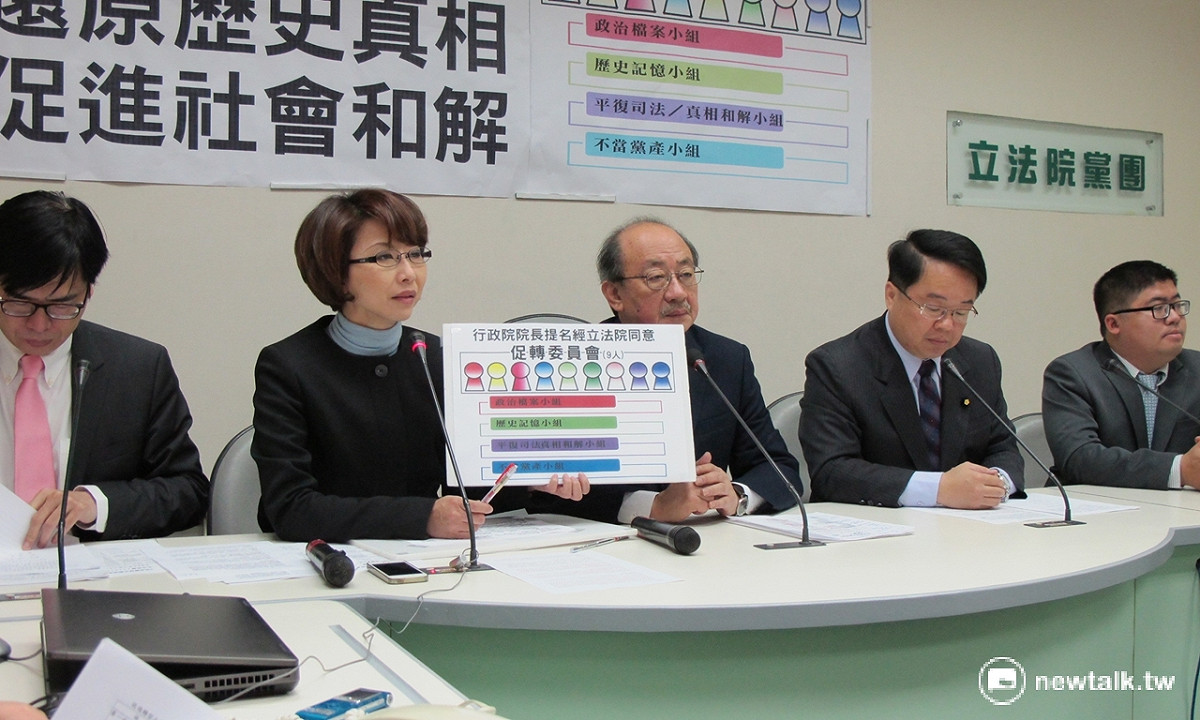 民進黨立院黨團28日召開記者會說明促進轉型正義條例立法過程。 圖：林朝億/攝