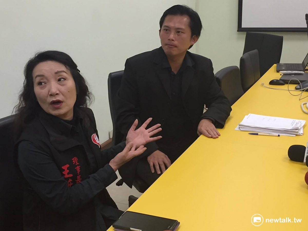 兒童權益促進協會理事長王薇君29日拜會時代力量黨團，針對內湖女童命案所引發的廢死爭議，王薇君表示，現行的刑法已有死刑存在，但悲劇仍舊一再重演，它的效果與效用有多少，值得深思。 圖：鄭佑漢/攝