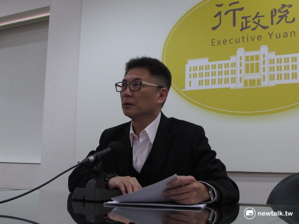 針對內湖女童命案，行政院29日下午召開治安會報，發言人孫立群指出，衛福部與相關單位都擔心媒體密集報導，可能導致一般人模仿行為，必要時會修法規範媒體對重大社會事件的報導。 圖：新頭殼資料照片