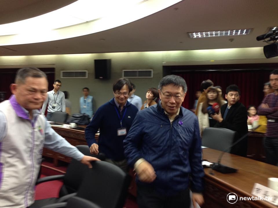 台北市長柯文哲30日上午出席里長座談會，重申鼓勵里長多辦活動，讓里民多互動。 圖：呂佳峻/攝