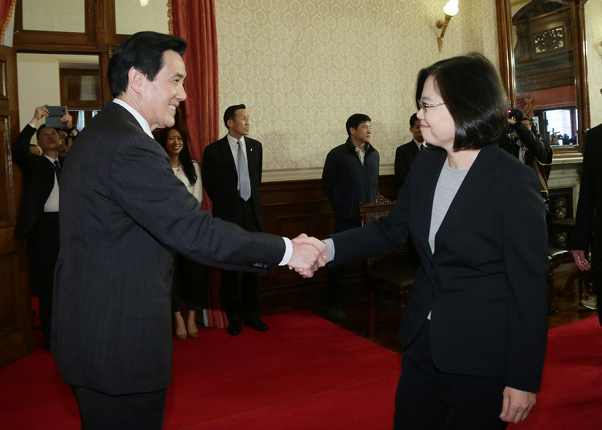 歷時70多分鐘的「雙英會」30日結束，據民進黨會後記者會轉述，雙方首先討論年金議題。 圖：總統府提供