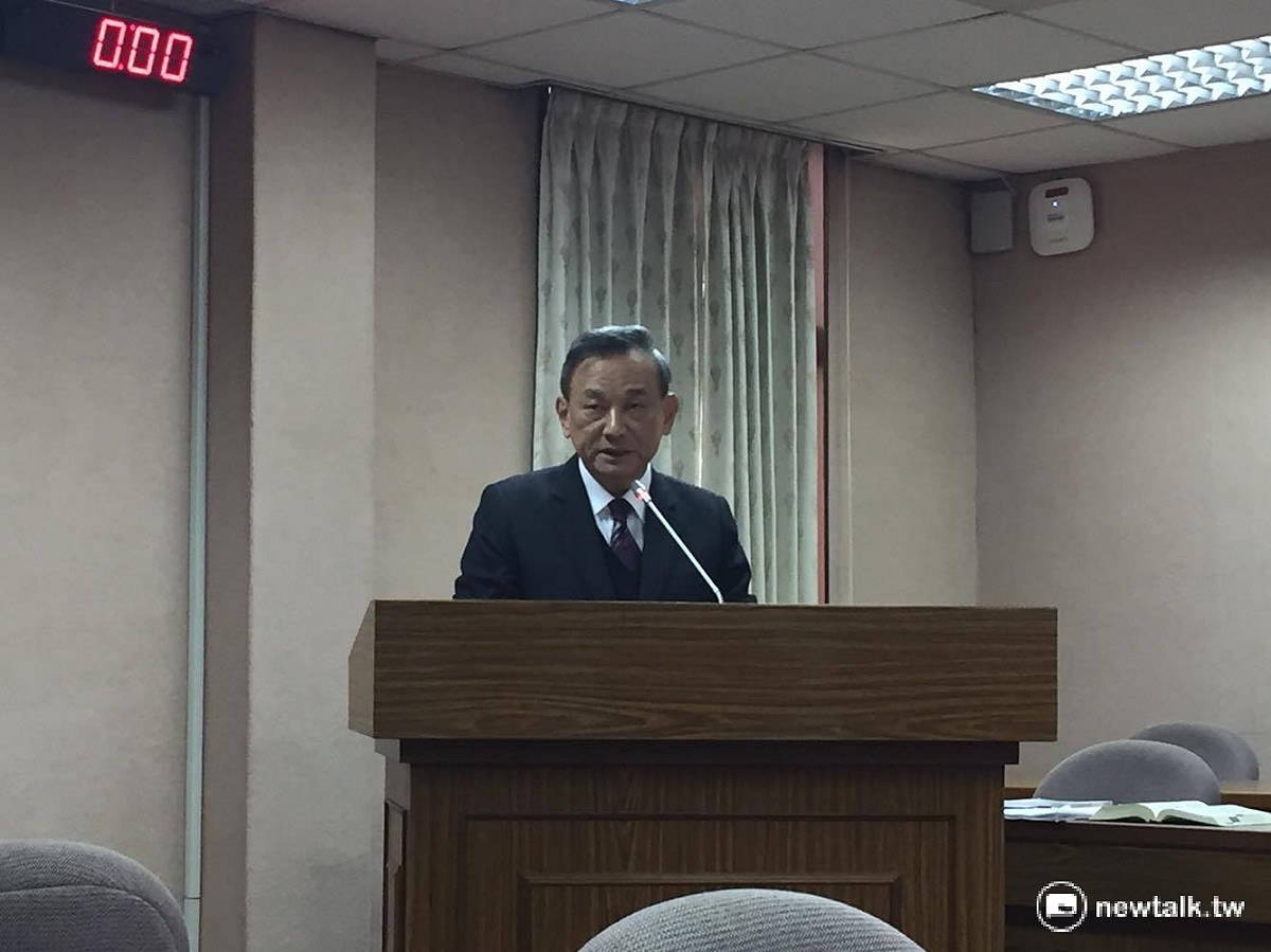 法務部政務次長陳明堂31日在立院備詢，藍營立委提案要求針對殺害12歲以下兒童之罪犯，應該判處死刑、無期徒刑，並且無期徒刑不得假釋。陳明堂回應，基於人權保障，歐洲人權公約對於無期徒刑不得假釋之情形，認為是「酷刑」之一。 圖：鄭佑漢/攝