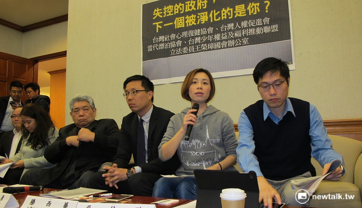 民間團體1日批評台北市政府將政大搖搖哥強制就醫的行為。 圖：林朝億/攝