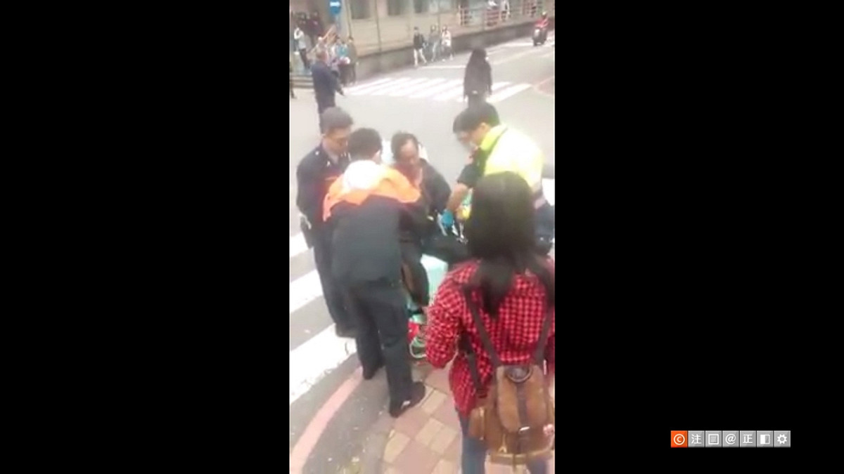 台北市府衛生局3月31日強制將政大搖搖哥送醫，引發爭議。 圖片來源：翻拍自網友陳金典影片