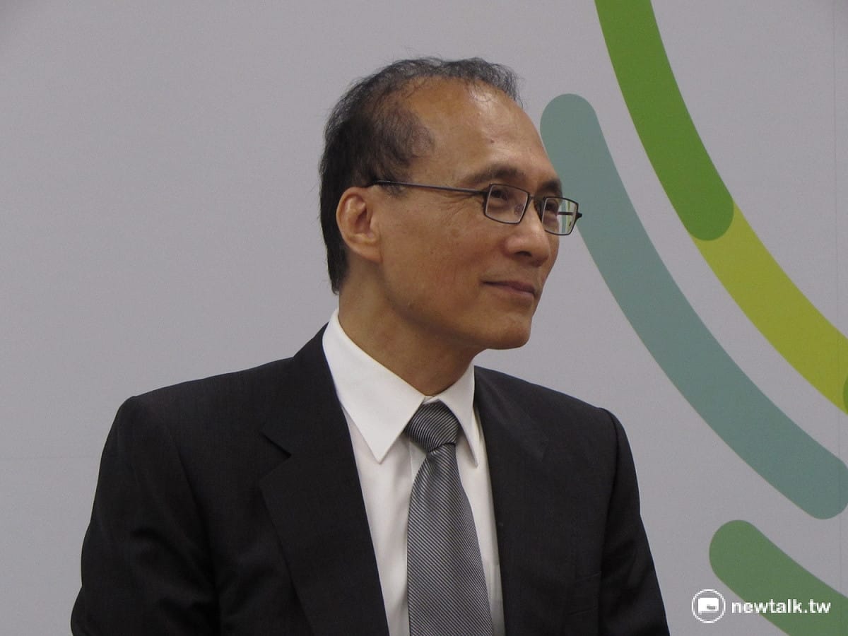 準閣揆林全7日與媒體茶敘，帶領新內閣公開亮相，在介紹準政委張景森時，特別提到他在電價議題「受委屈了」。 圖：邱珮文/攝