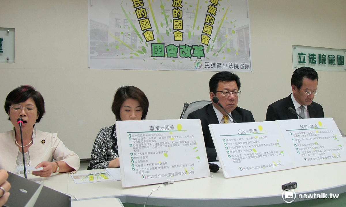 民進黨立院黨團8日召開記者會說明黨版國會改革法案內容。 圖：林朝億/攝