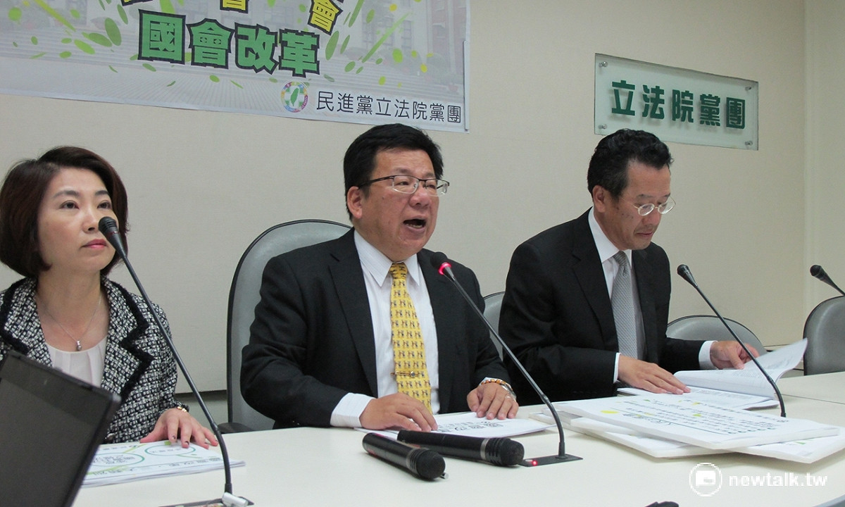 民進黨立院黨團國會改革小組召集人李俊俋8日表示，將提案廢除國是論壇。 圖：林朝億/攝