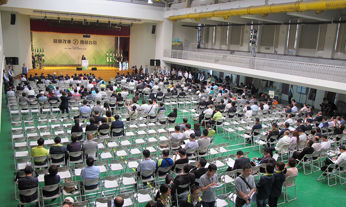 民進黨9日全代會議程相對簡單，黨代表人數出席並不高。 圖：林朝億/攝
