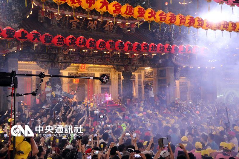 大甲媽祖遶境活動8日展開，環保署今年也首度隨隊啟動空氣品質監測。 圖：中央社