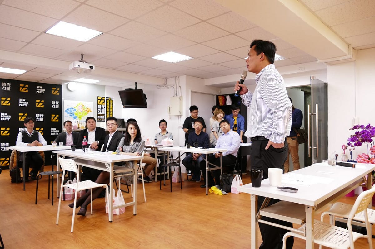 時代力量10日召開了8個常設委員會第一次會議，推選委員會主席，並與主席團的7位主席，組成時代力量黨的最高決策小組。 圖：時代力量提供
