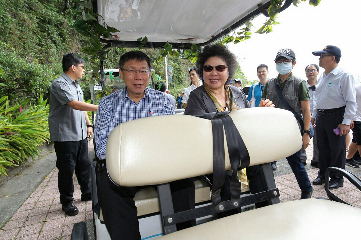台北市長柯文哲10日下午與高雄市長陳菊共同出席壽山動物園的侏儒河馬館開幕儀式，受訪時提到稍早探視陳水扁的情形。
 圖：臺北市政府提供