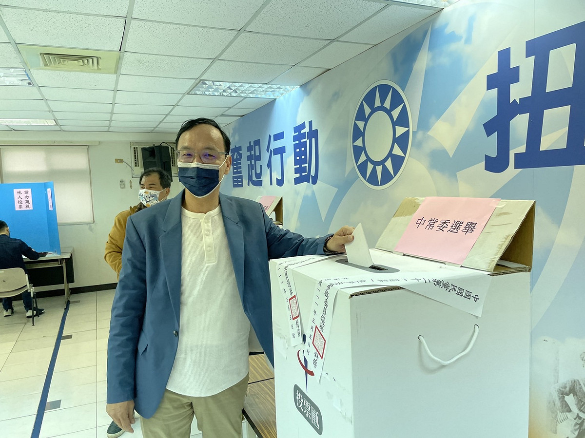 朱立倫上午赴新北黨部投票。 圖：國民黨 / 提供