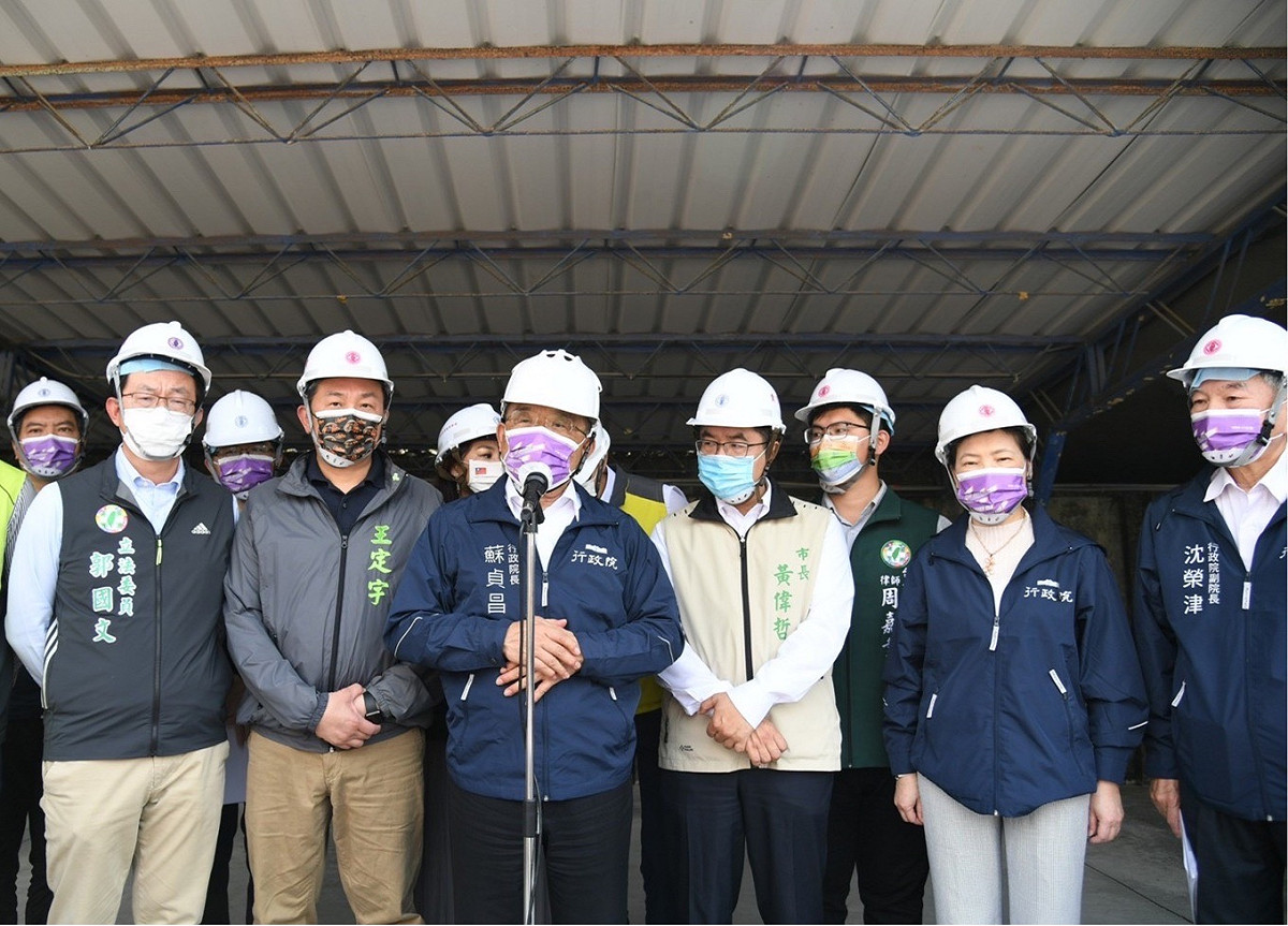 蘇貞昌視察「台電龍崎發電廠」，接受媒體訪問。 圖：行政院 / 提供