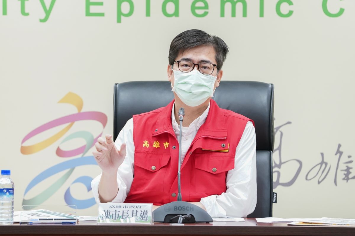 ▲高雄市長陳其邁表示，遊覽車上這4位跨縣市的確診者應該是同一批感染。（圖／高雄市政府提供）