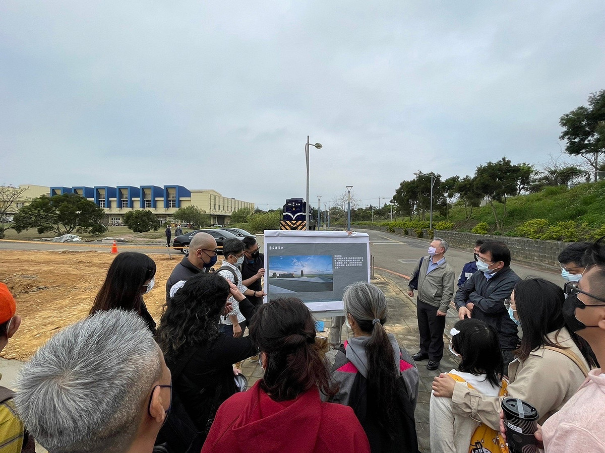 交通部長王國材等人赴富岡會勘。 圖：交通部台鐵局／提供