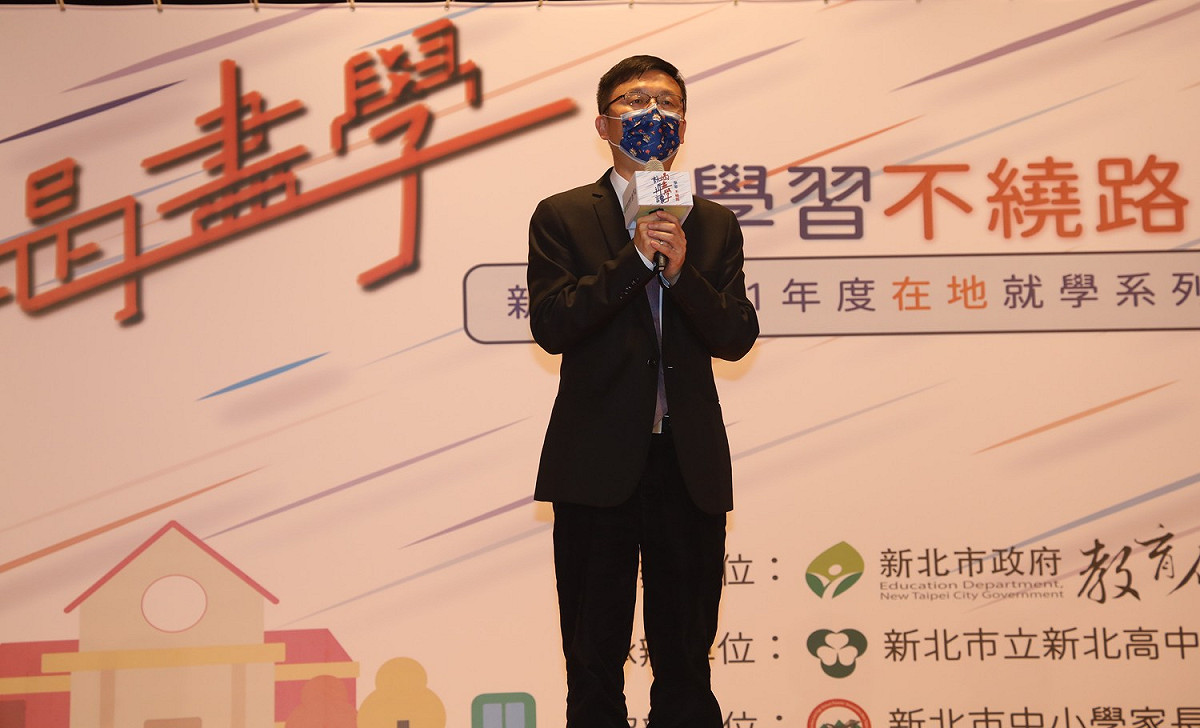 教育局長張明文表示，今年度辦理在地就學系列推廣活動整合了普高、技高、綜高各校辦學特色及課程學習活動成果。 圖：新北市教育局提供